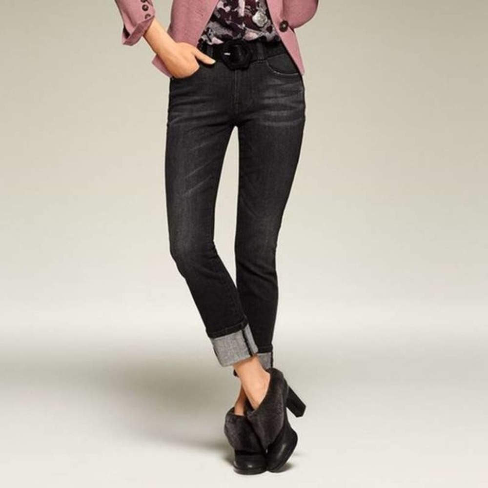 Classic Black Cropped Skinny Jeans for Women